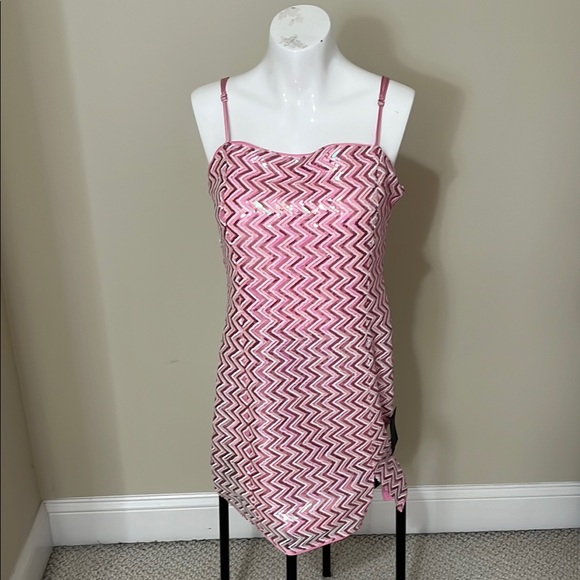 NWT Lulu’s Pink Zigzag Dress - Picture 1 of 8
